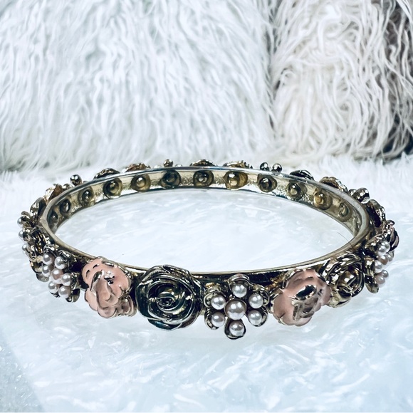Two-Tone Vintage Floral Stretch Bracelet - Picture 1 of 5